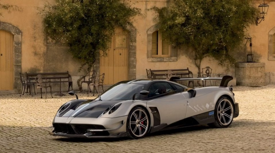 Названо 10 найшвидших автомобілів у світі. Вони "ганяють" до 500 км/год! (фото і відео)